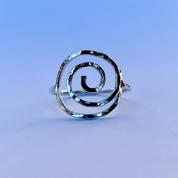 Sterling silver spiral ring, Swirl symbol ring, handmade ring, made to order - Picture 4 of 6
